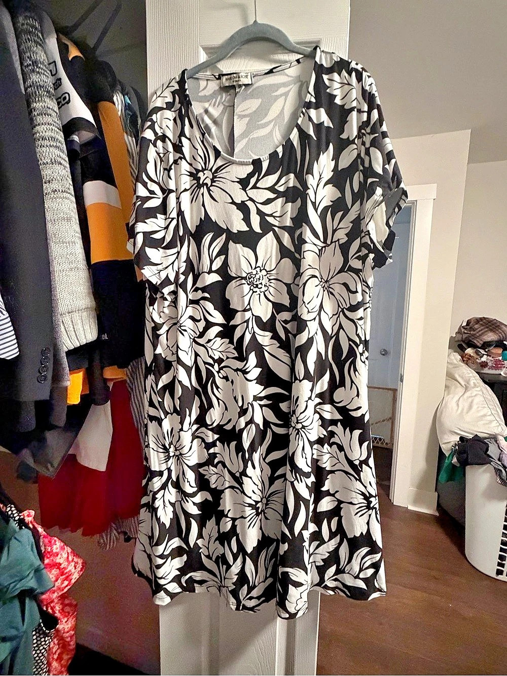 Harlow & Rose Floral Mini Dress in Black & White Size 3x  Like New